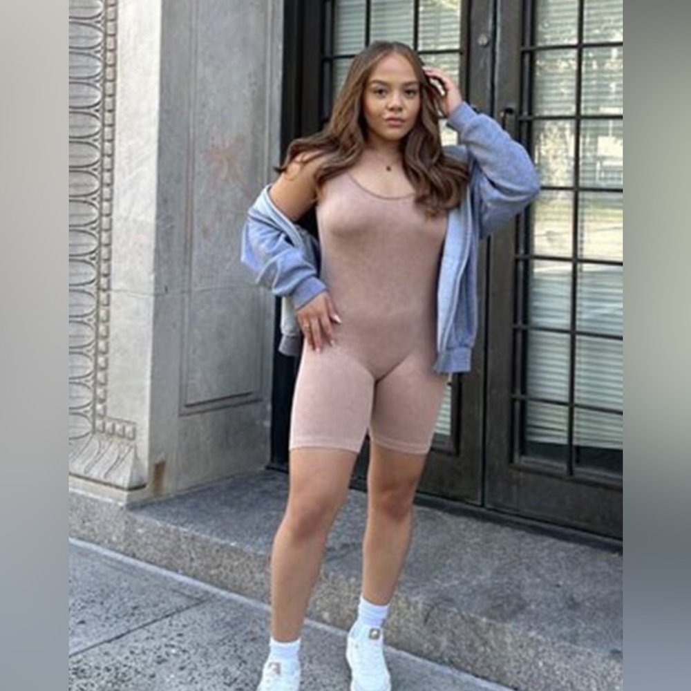 Sleeveless fitted Romper